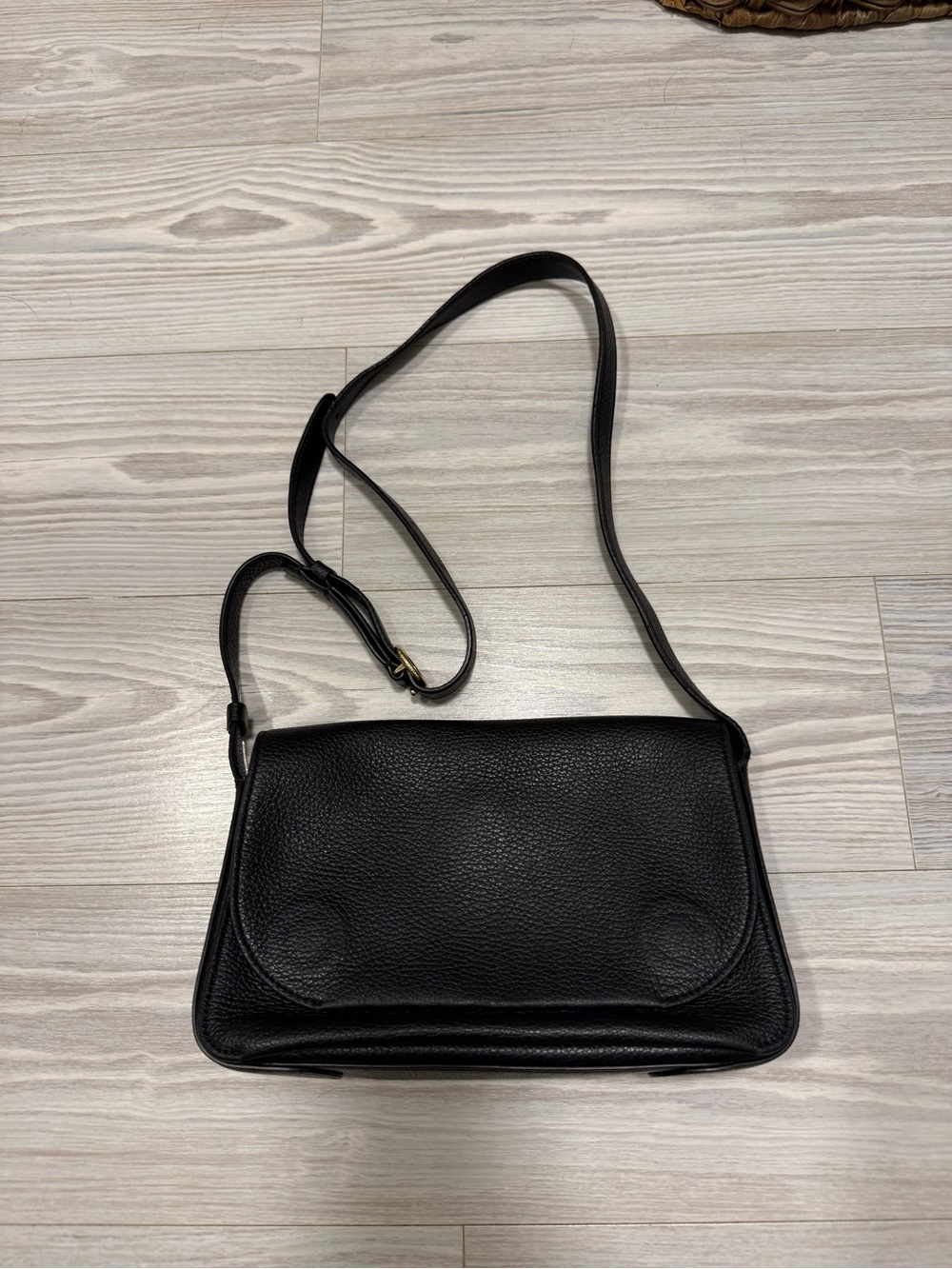 Cuyana Concertina Crossbody Bag Black Pebbled Leather